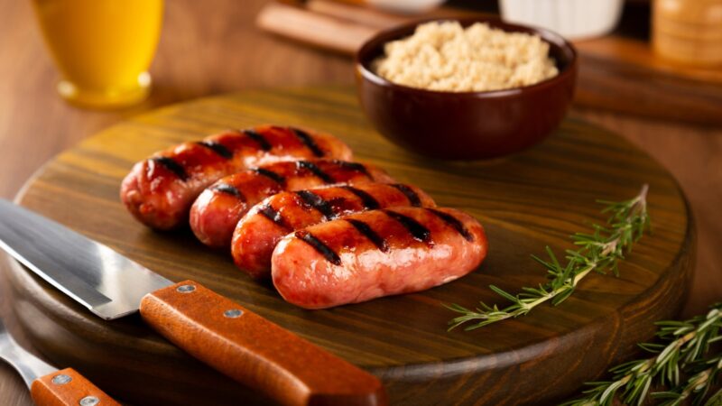 Bola em campo: quatro dicas para o churrasco de linguiça perfeito