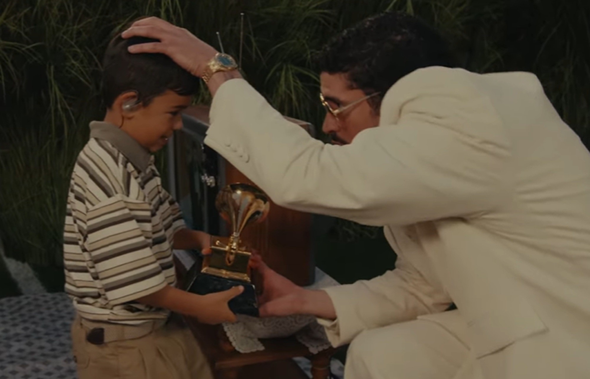 É #FAKE que show de Bad Bunny no Super Bowl teve participação de Liam Ramos, menino de 5 anos detido pelo ICE