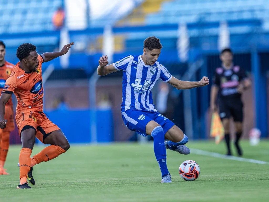 Após cinco partidas, Avaí volta a vencer sem sofrer gol