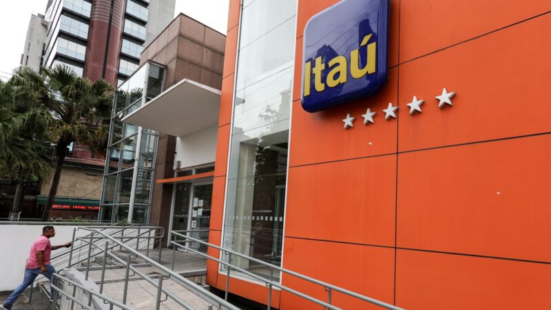 PIX do Itaú fica fora do ar e clientes reclamam nas redes sociais