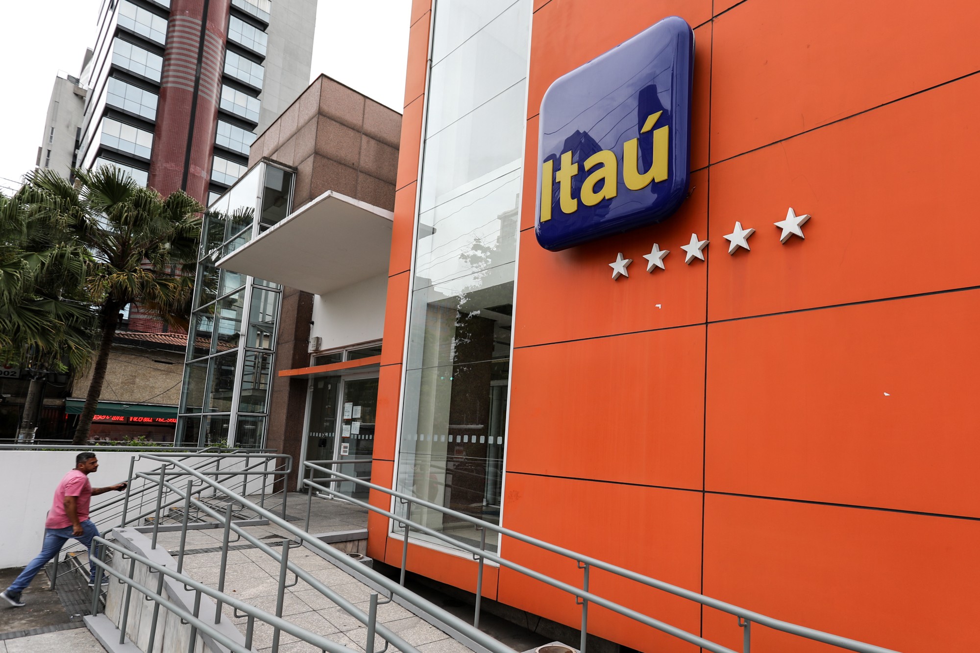 PIX do Itaú fica fora do ar e clientes reclamam nas redes sociais