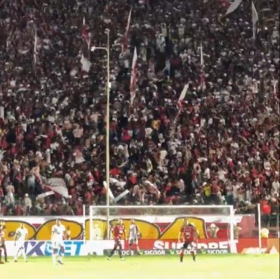 Vitória é condenado a dois jogos com portões fechados por “avalanche” em Ba-Vi no Barradão