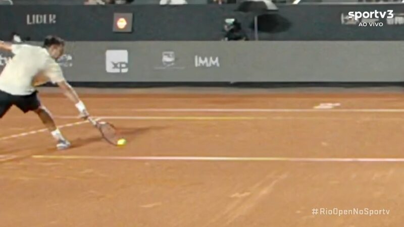 Jogo do Rio Open tem paralisações por falta de iluminação e ponto polêmico; veja vídeos