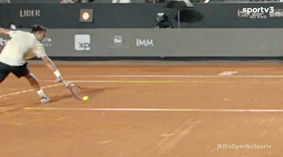 Jogo do Rio Open tem paralisações por falta de iluminação e ponto polêmico; veja vídeos