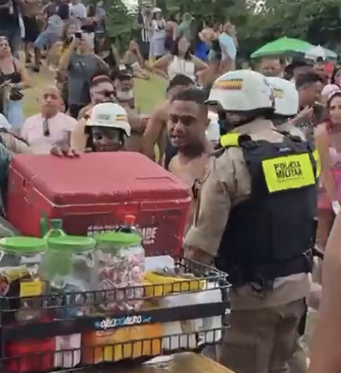 Ex-jogador de América-MG e Cruzeiro é preso em bloco de Carnaval em BH