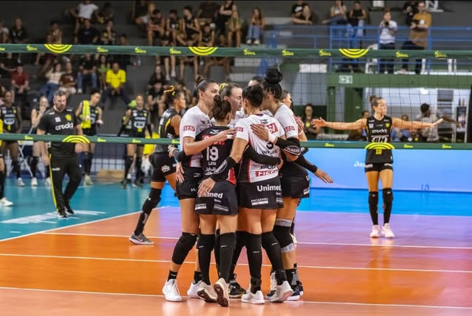 Sesi-Bauru e Praia Clube fazem duelo direto no returno da Superliga Feminina