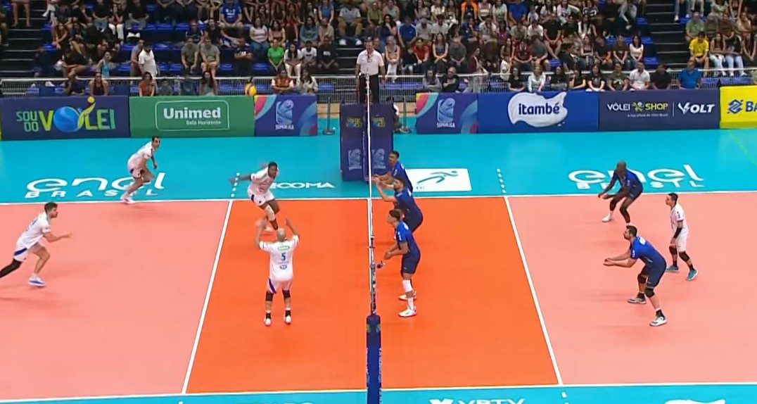 De virada, Minas vence Cruzeiro, líder da Superliga, e reage após três derrotas seguidas