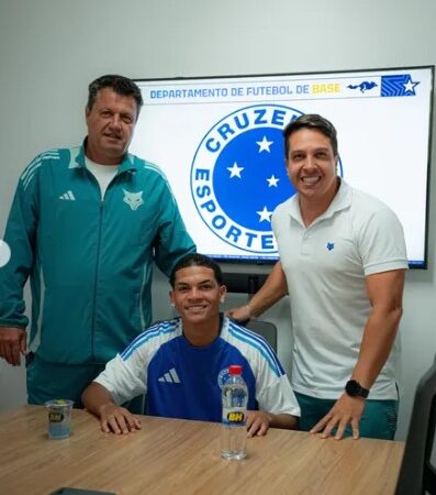 Lateral da base do Cruzeiro assina contrato com multa milionária; veja detalhes