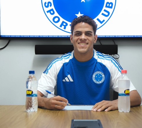 Cruzeiro anuncia contratação de lateral direito de 18 anos