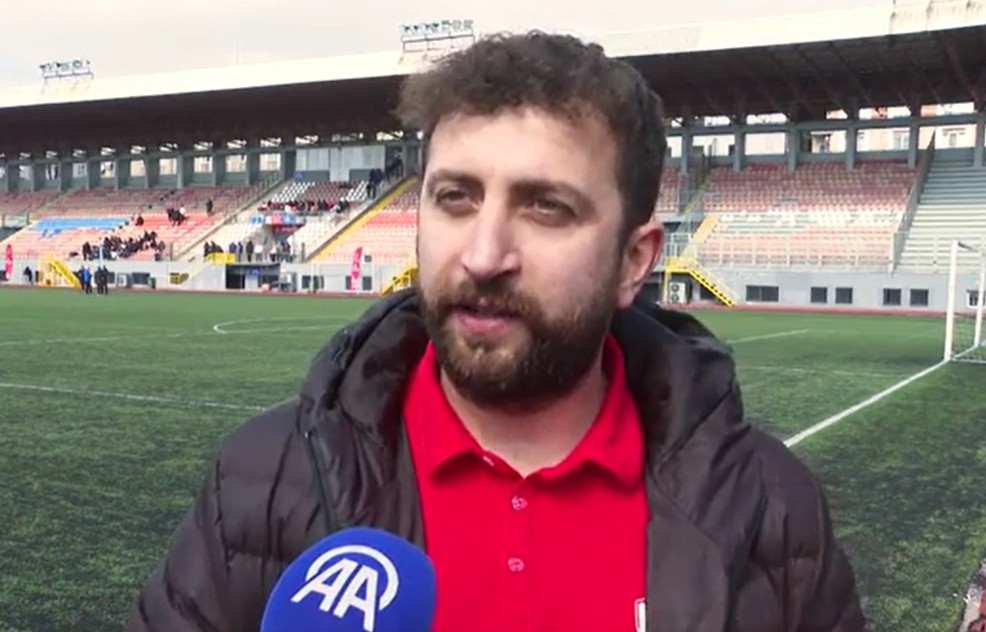 Jogador turco diz que passou a ser tratado como herói após salvar gaivota: ‘Fiquei surpreso’