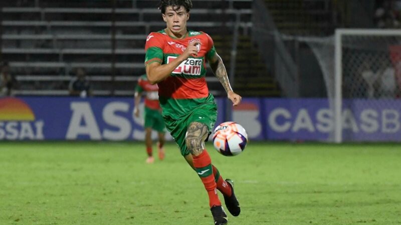 Cauari exalta Fábio Matias por boa fase dos reservas da Portuguesa: “Passa confiança para todos”