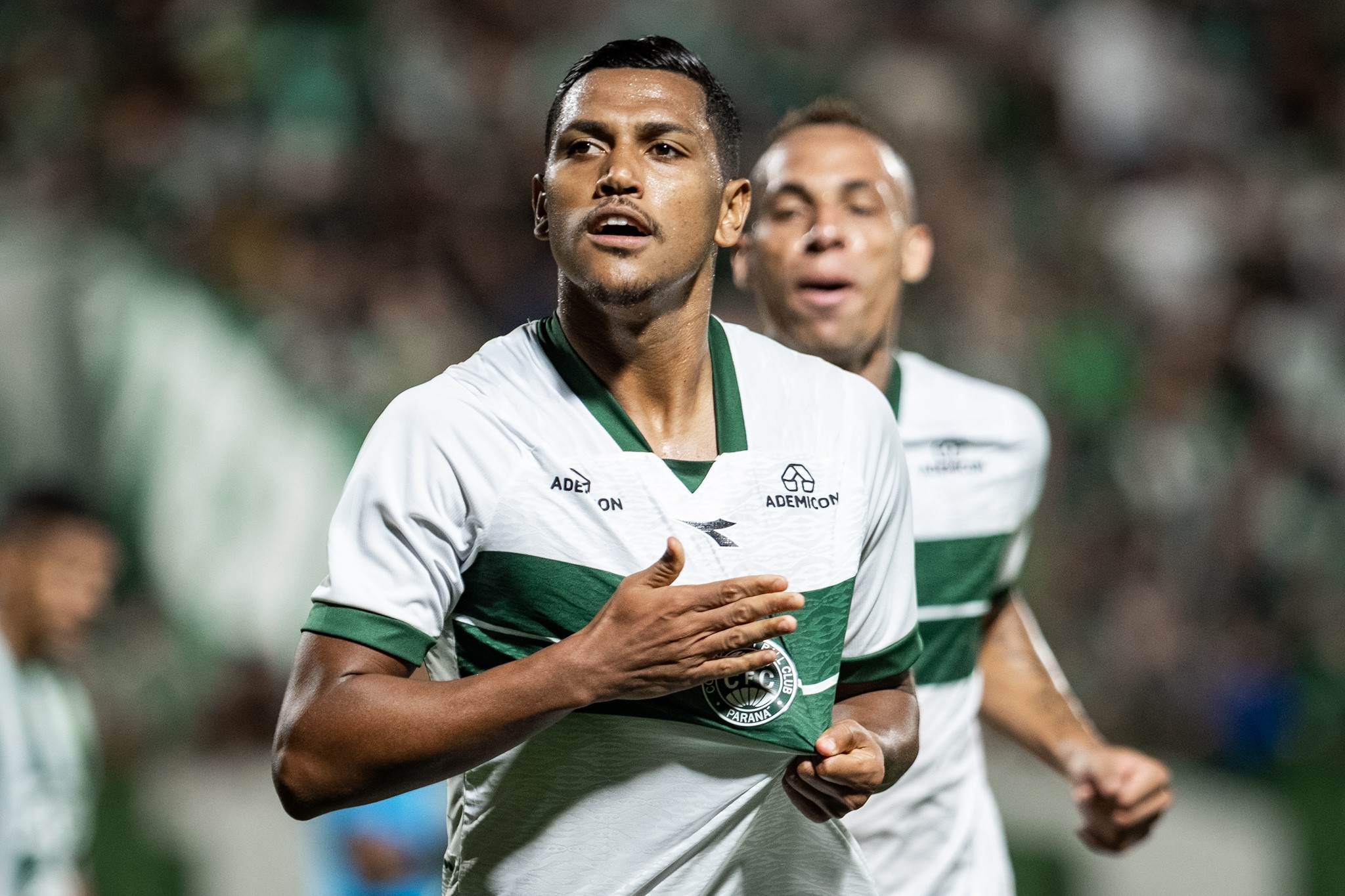Pedro Rocha aponta “frustração” com empate contra Chapecoense após Coritiba abrir boa vantagem