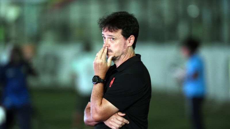Vasco tem seis meses para pagar multa por rescisão com Fernando Diniz
