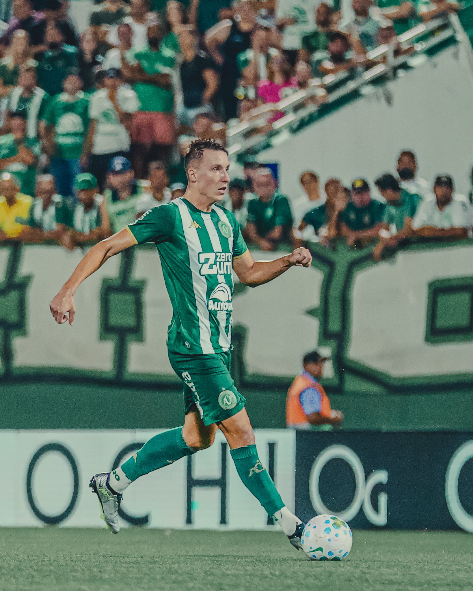 Chapecoense recebe sondagem de clube chinês por zagueiro titular