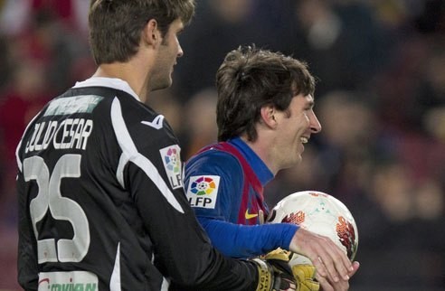 Goleiro que enfrentou Messi e Cristiano Ronaldo busca vaga na semifinal do Catarinense