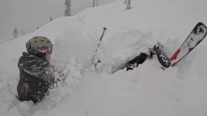 É #FATO: Esquiadores salvam homem soterrado por neve na Califórnia; assista
