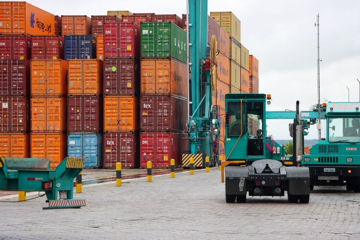 Mesmo com tarifaço dos EUA, superávit da balança comercial sobe 86% em janeiro e chega a US$ 4,32 bilhões