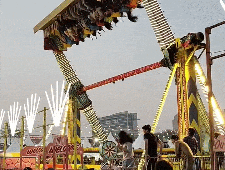 VÍDEO: Brinquedo quebra em parque de diversões na Índia e deixa 1 morto e vários feridos