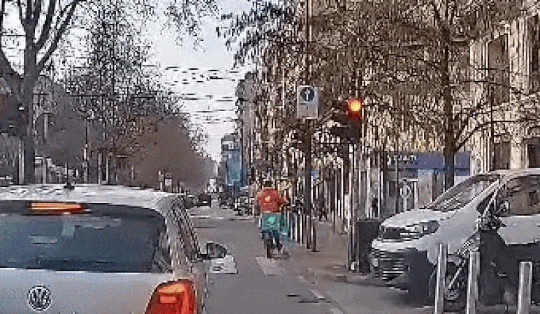 VÍDEO mostra momento em que bonde descarrila em Milão; duas pessoas morreram