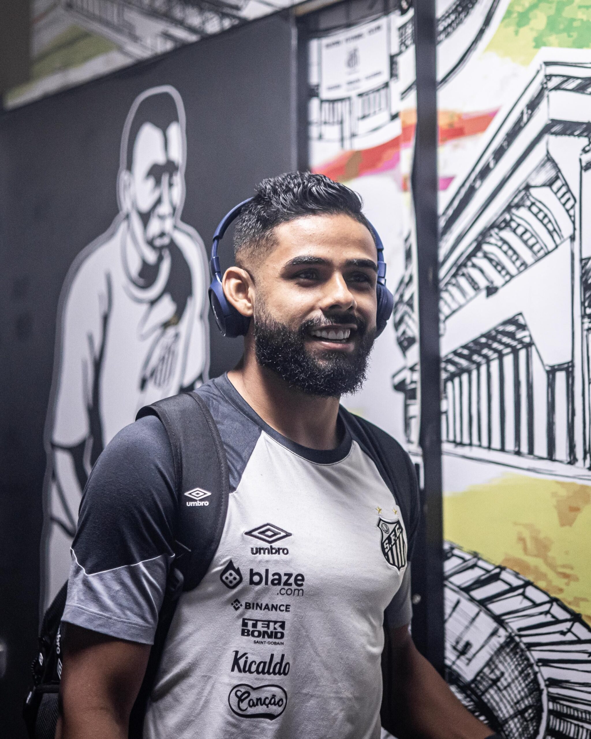 Coritiba encaminha a contratação do  lateral Felipe Jonatan, ex-Santos