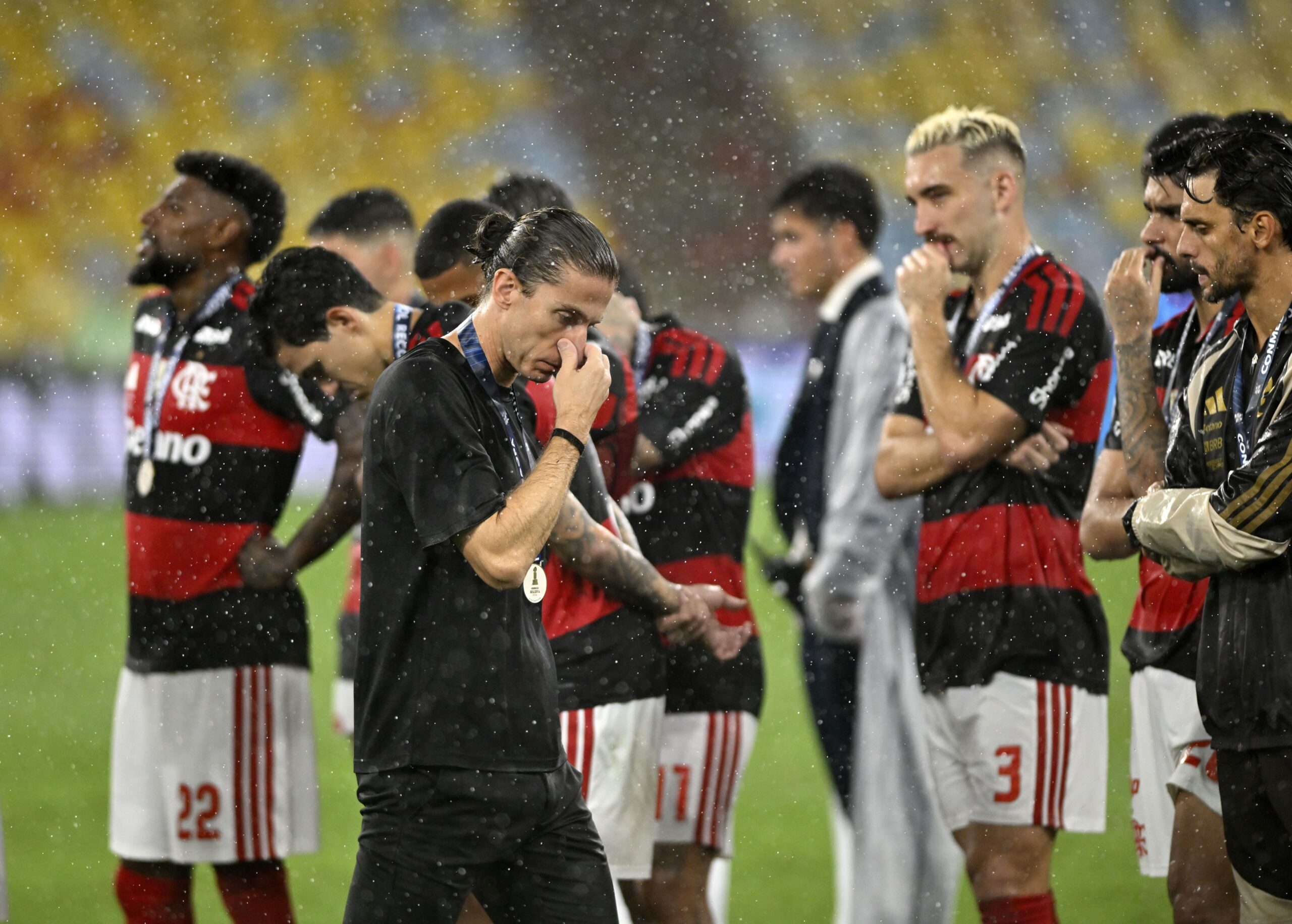 Filipe Luís enfrenta pior crise desde que assumiu o Flamengo e tem desgaste interno e externo