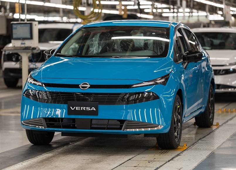 Nissan Versa ganha novo design e chega ao Brasil em 2026