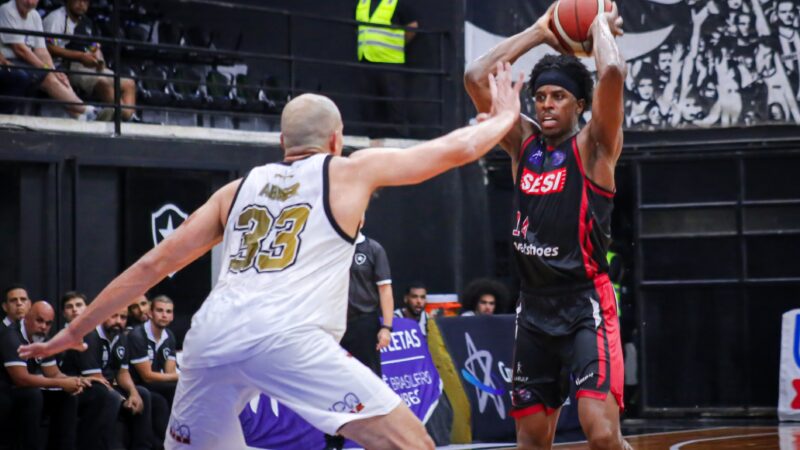 Franca domina Botafogo fora de casa e segue líder do NBB