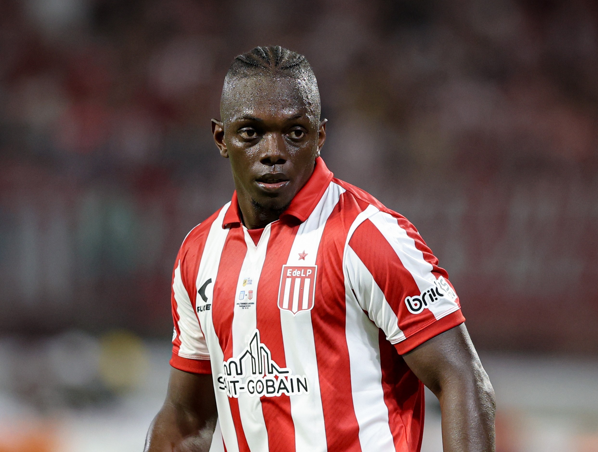 Após não assinar com o Athletico, Cetré reprova em exames no Boca e gera polêmica na Argentina