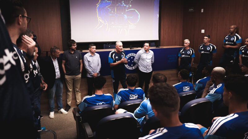 Elenco do Cruzeiro se aproxima de 40 jogadores e sofrerá redução até o fim da janela