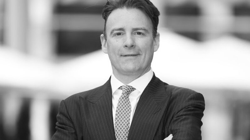 Especialista em recuperar empresas e presidente do Cirque du Soleil: conheça o investidor prometido por Textor no Botafogo