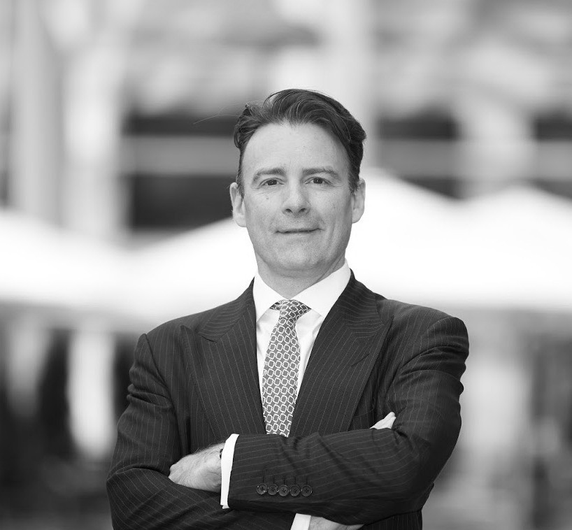 Especialista em recuperar empresas e presidente do Cirque du Soleil: conheça o investidor prometido por Textor no Botafogo