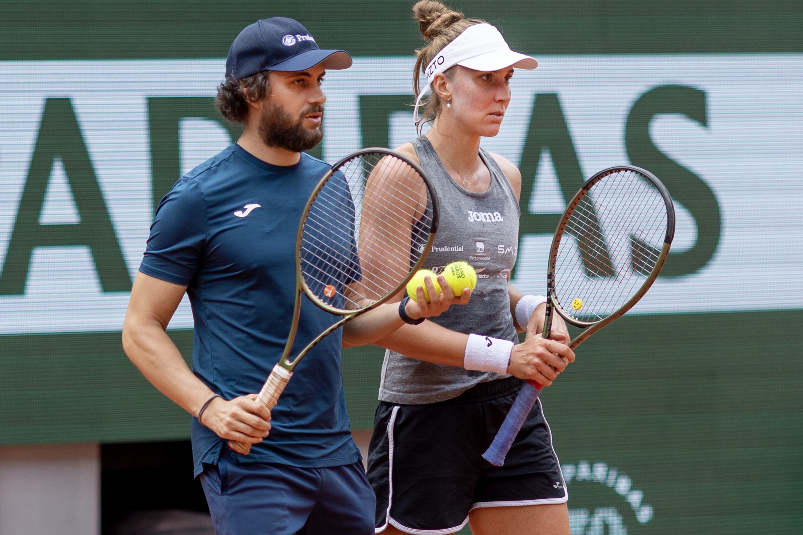 Bia Haddad anuncia fim da parceria com o técnico Rafael Paciaroni