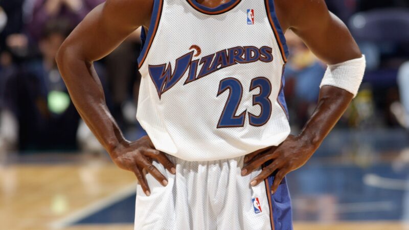 Após 25 anos, camisa 23 de Michael Jordan volta aos Wizards com Anthony Davis