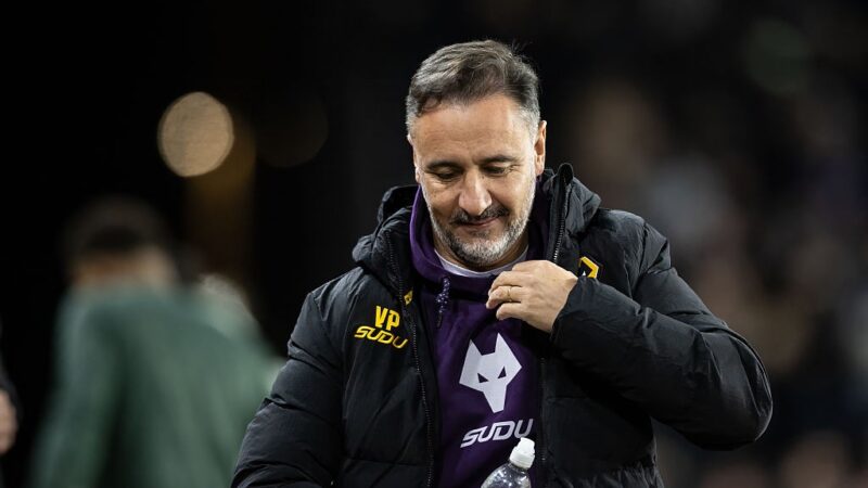 Nottingham Forest negocia com Vitor Pereira após demitir terceiro técnico na temporada