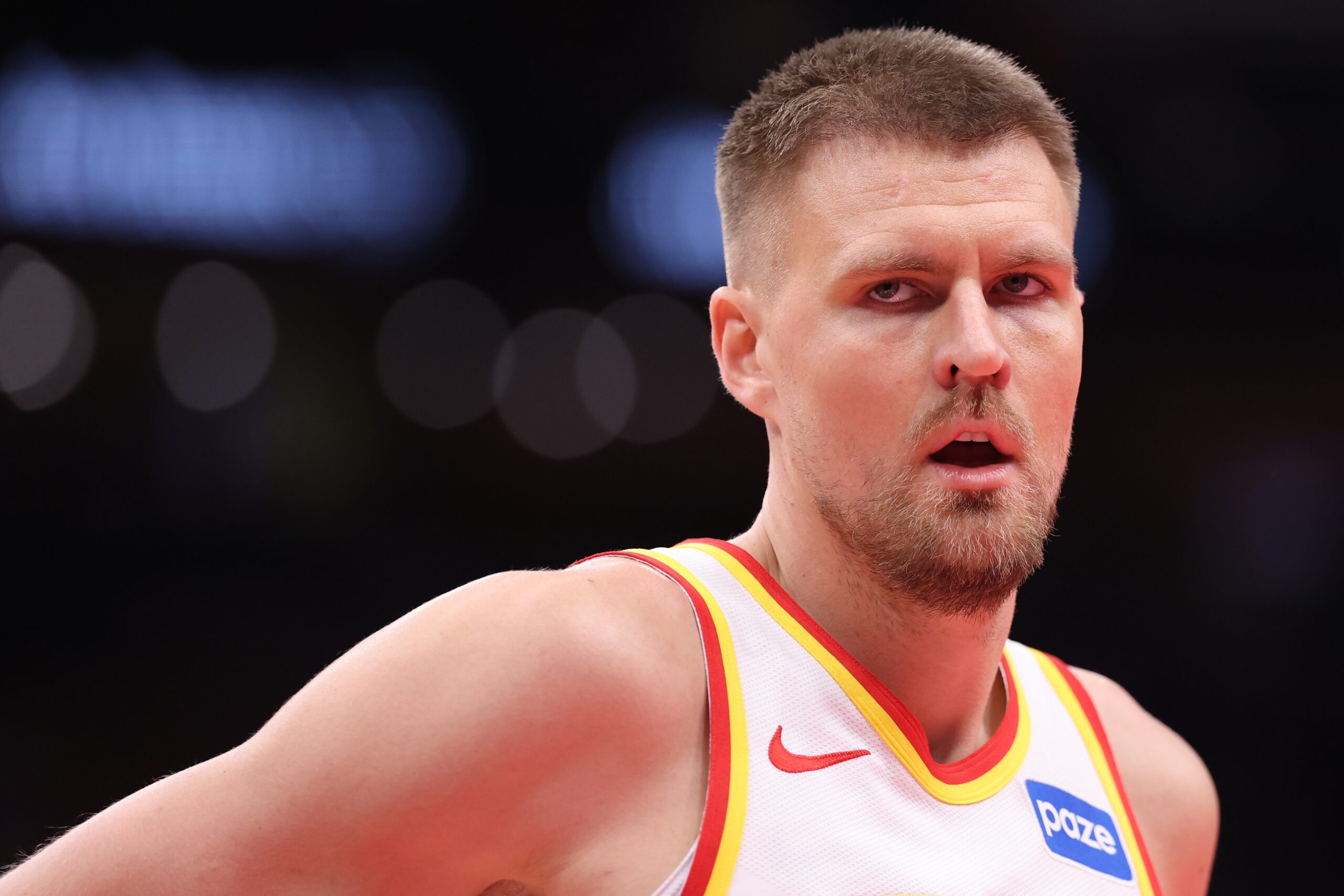 NBA: Warriors trocam Kuminga por Porzingis com os Hawks e desistem de Antetokounmpo
