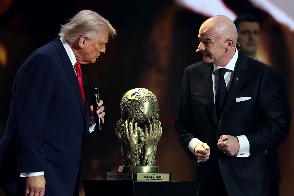 Técnico do Lyon critica Infantino e Trump: “Olham para os interesses econômicos e se esquecem do povo”