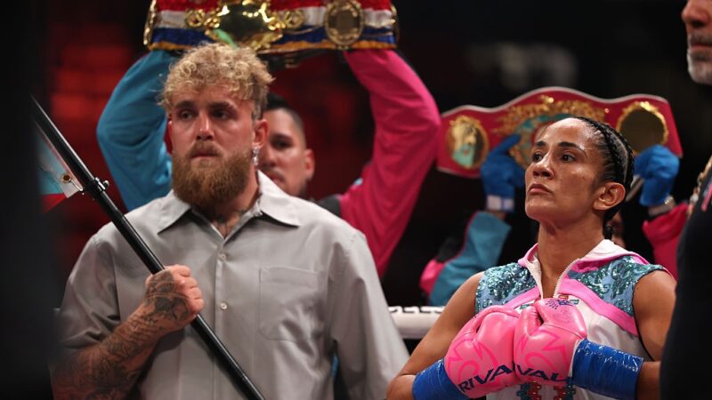 Jake Paul critica show de Bad Bunny, Logan discorda, e Amanda Serrano se posiciona