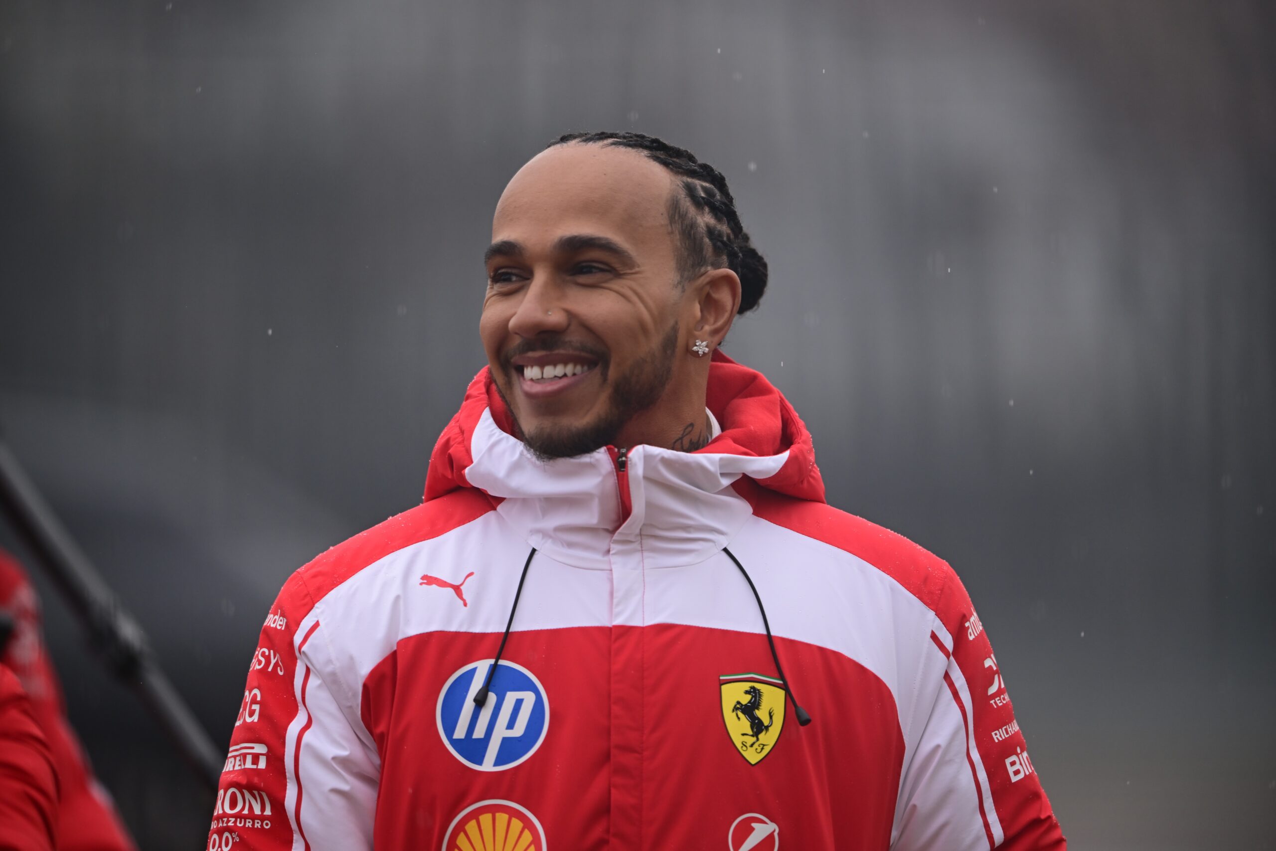 Hamilton diz sentir mentalidade vencedora na Ferrari em 2026