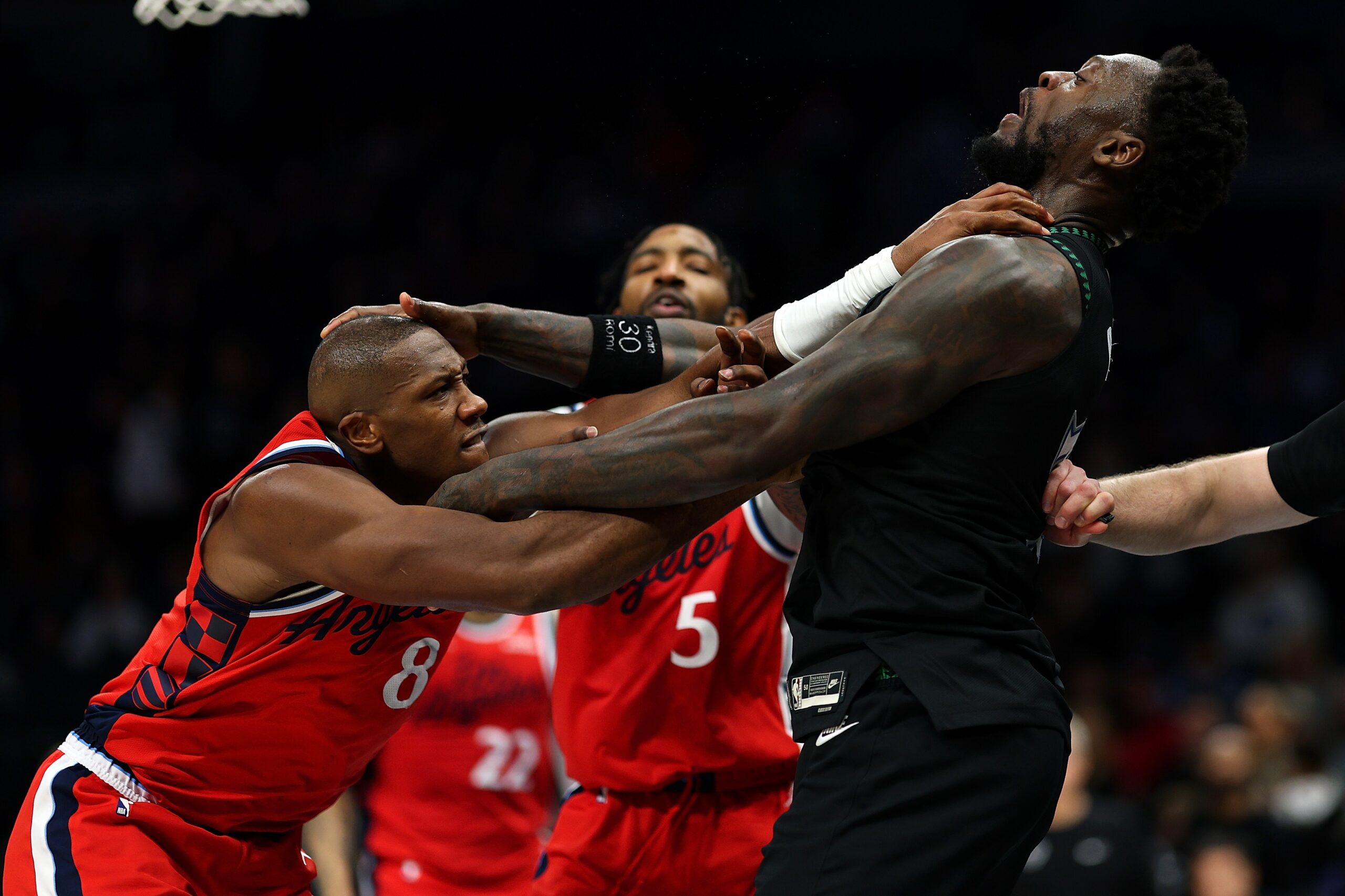 NBA: jogadores trocam agressões em Timberwolves x Clippers