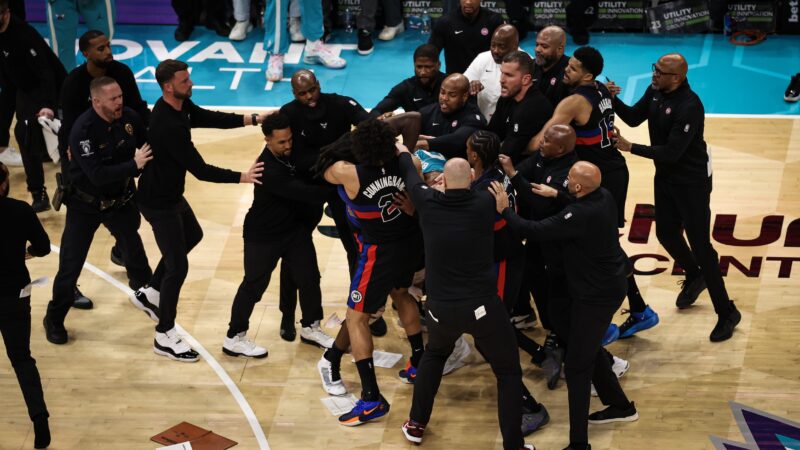 NBA: jogo Hornets x Pistons é interrompido após briga generalizada de jogadores