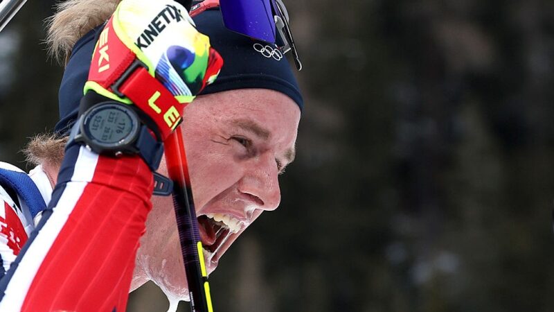 Entenda por que os atletas babam e transpiram em excesso no biatlo de inverno