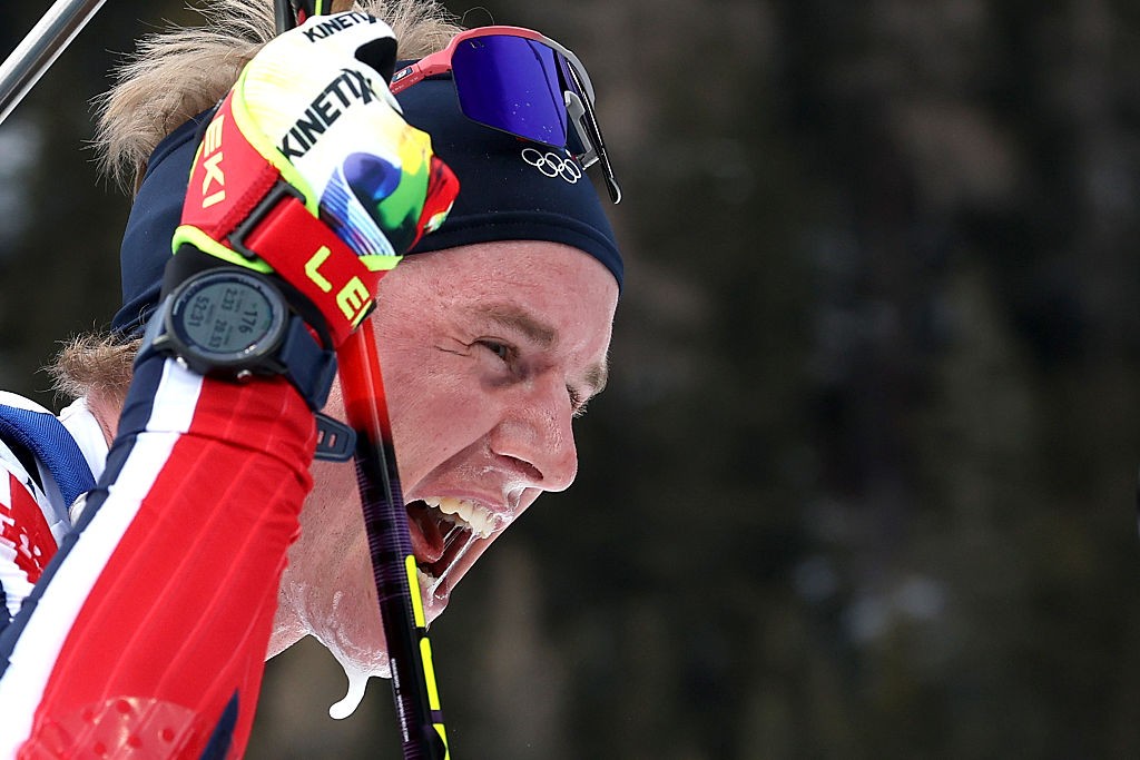 Entenda por que os atletas babam e transpiram em excesso no biatlo de inverno