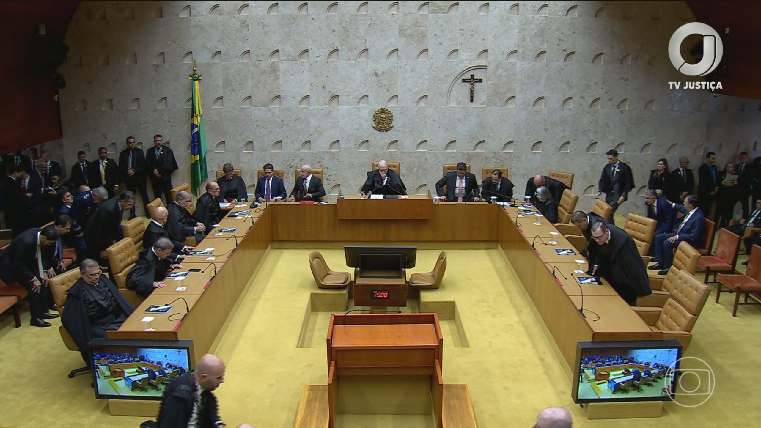 Em ofício a Fachin, OAB pede a conclusão do inquérito das fake news, que tramita no STF há quase 7 anos