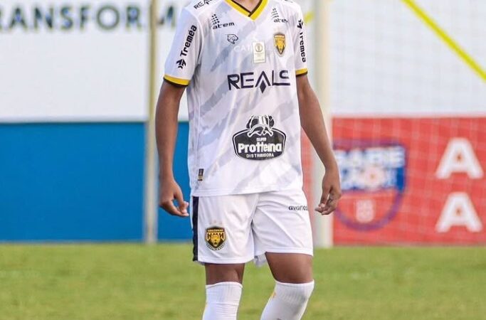 Amazonas renova contrato com zagueiro Jonas Barreto até 2027