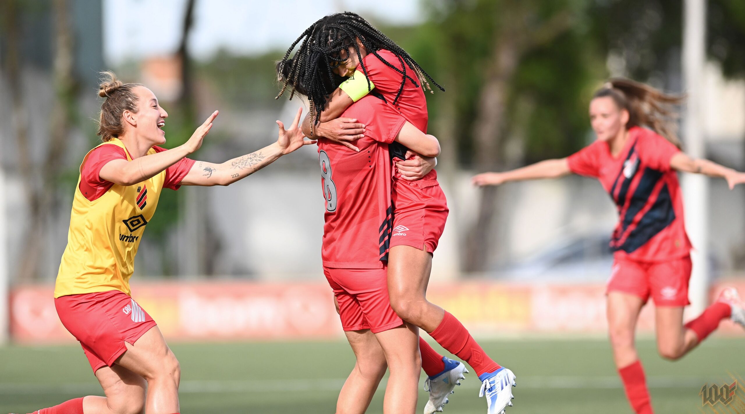 Athletico anuncia parceria para reativar o futebol feminino em 2026