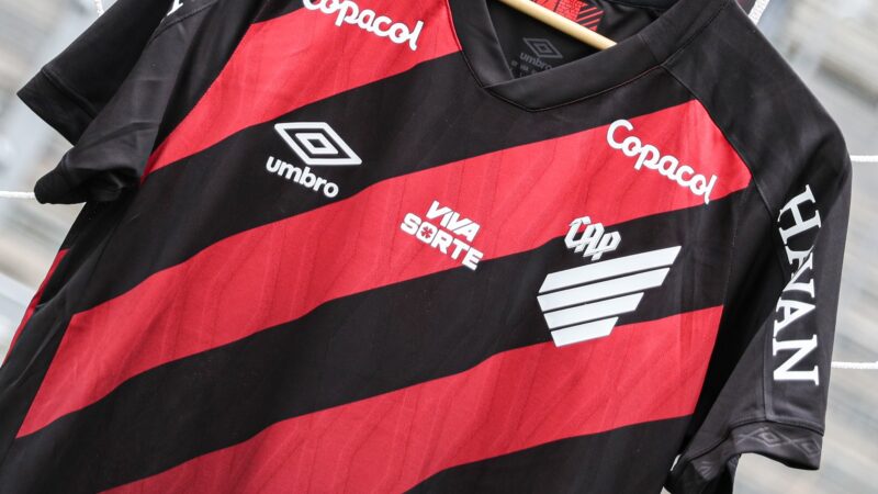 Athletico encerra parceria com casa de apostas e busca novo patrocinador máster