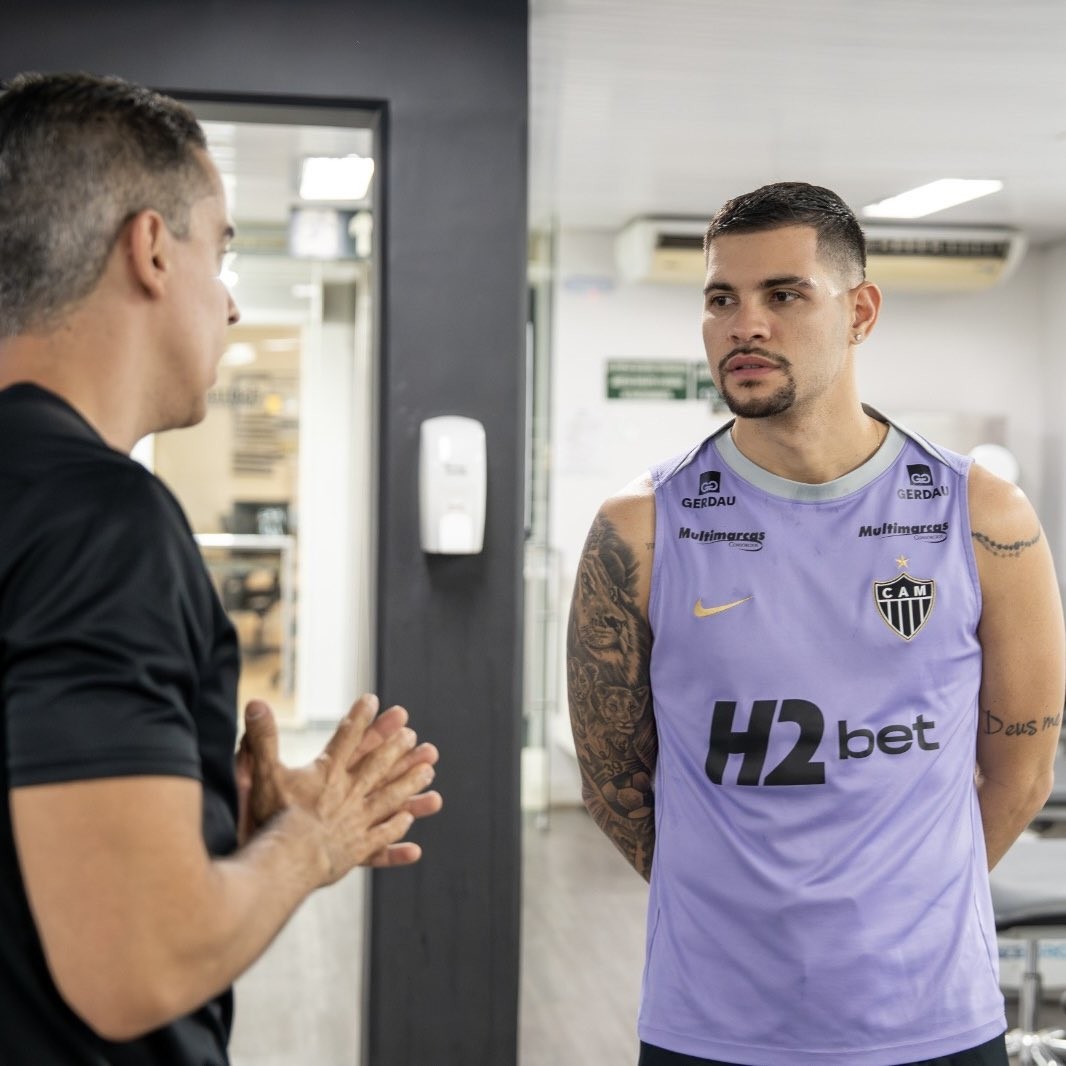 No Atlético-MG, Bruno Guimarães faz tratamento de lesão na coxa esquerda