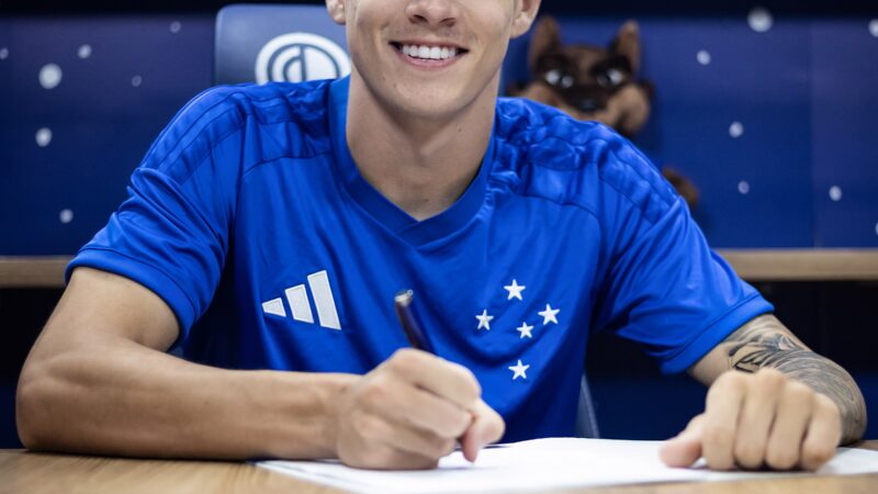 Cruzeiro anuncia renovação de jovem promessa da base até 2030