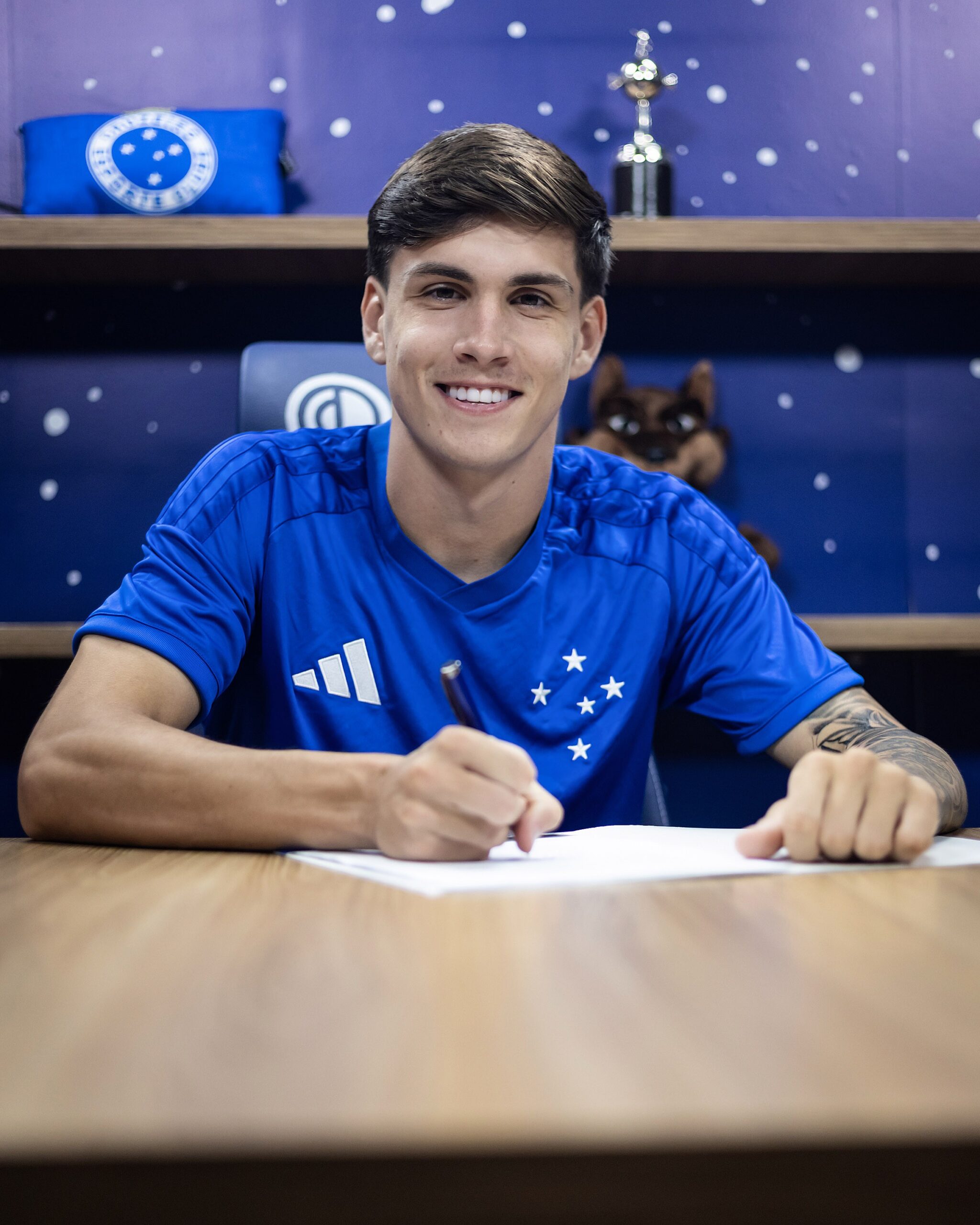 Cruzeiro anuncia renovação de jovem promessa da base até 2030