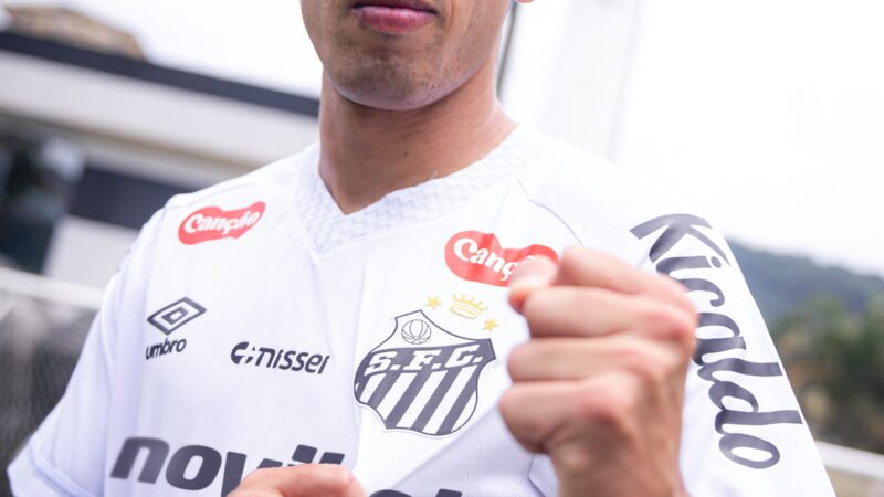 Santos anuncia a contratação do volante Christian Oliva